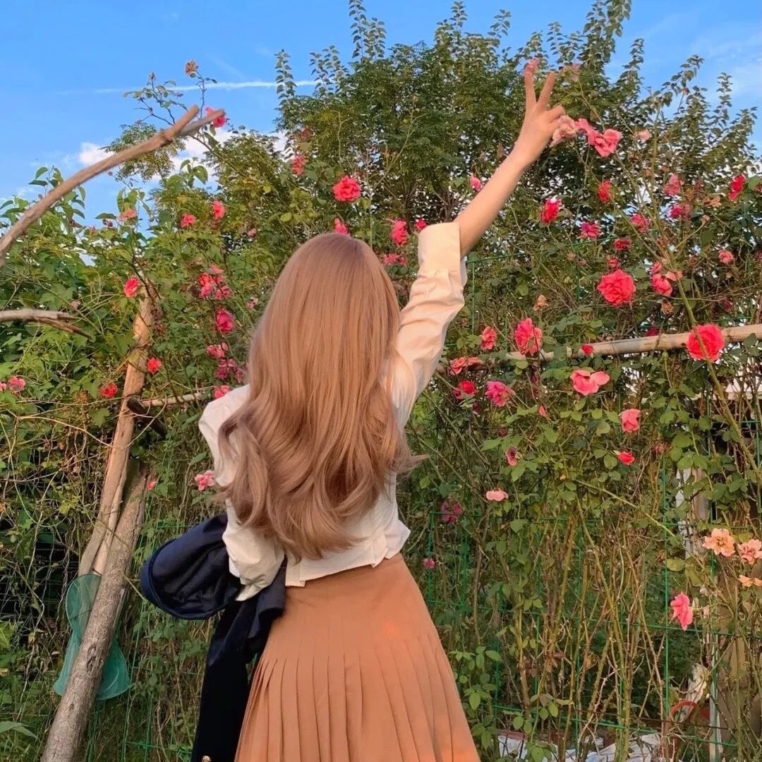 战火中的花蕾